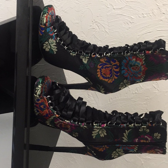 steve madden fuego lace up booties
